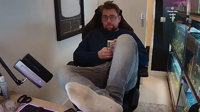 Snapshot of justinitt chatting on March 1, 1:07 pm justinitt online show from March 1, 1:07 pm