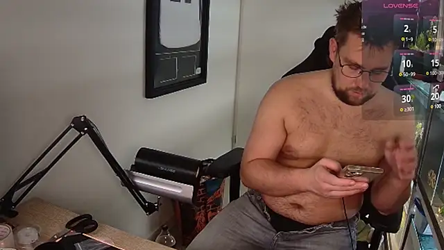 Snapshot of justinitt chatting on March 1, 6:54 pm justinitt online show from March 1, 6:54 pm