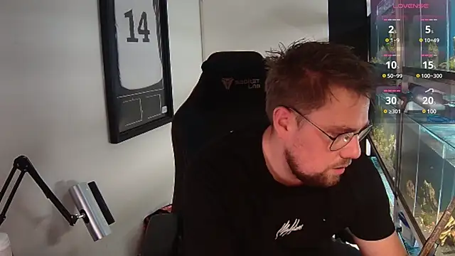 Snapshot of justinitt chatting on March 1, 9:59 pm justinitt online show from March 1, 9:59 pm