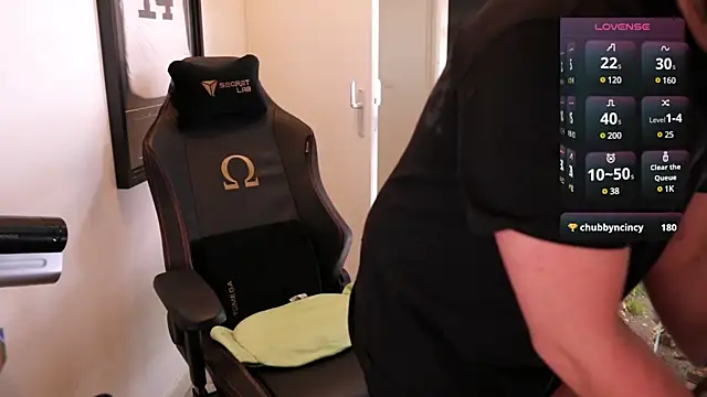 Snapshot of justinitt chatting on March 3, 3:09 pm justinitt online show from March 3, 3:09 pm