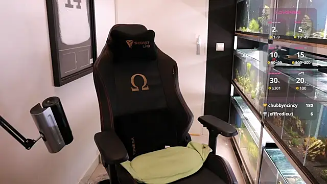 Snapshot of justinitt chatting on March 3, 6:12 pm justinitt online show from March 3, 6:12 pm