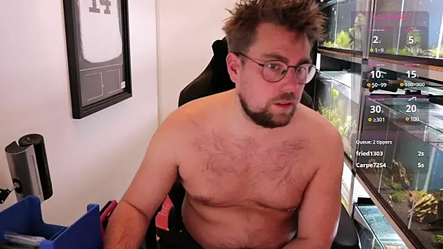 Snapshot of justinitt chatting on March 4, 12:18 am justinitt online show from March 4, 12:18 am