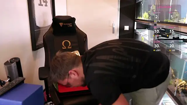 Snapshot of justinitt chatting on March 4, 2:32 pm justinitt online show from March 4, 2:32 pm