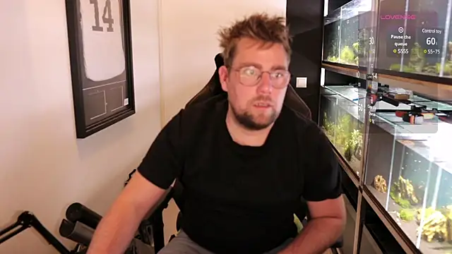 Snapshot of justinitt chatting on March 12, 12:04 pm justinitt online show from March 12, 12:04 pm