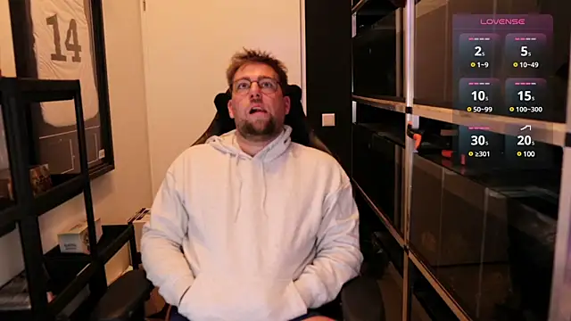 Snapshot of justinitt chatting on March 16, 6:09 am justinitt online show from March 16, 6:09 am