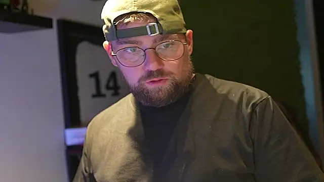 Snapshot of justinitt chatting on September 10, 5:13 pm justinitt online show from September 10, 5:13 pm