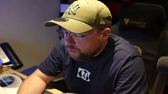 Snapshot of justinitt chatting on September 11, 8:25 am justinitt online show from September 11, 8:25 am