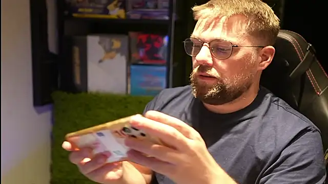 Snapshot of justinitt chatting on September 15, 8:09 pm justinitt online show from September 15, 8:09 pm