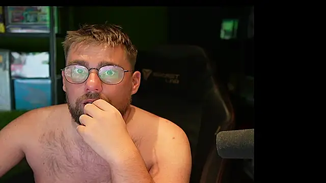 Snapshot of justinitt chatting on September 17, 9:38 pm justinitt online show from September 17, 9:38 pm