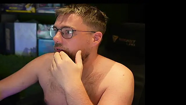 Snapshot of justinitt chatting on September 18, 9:44 am justinitt online show from September 18, 9:44 am