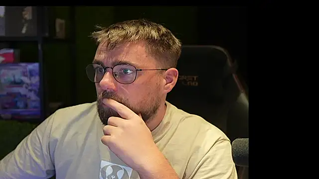 Snapshot of justinitt chatting on September 20, 7:26 pm justinitt online show from September 20, 7:26 pm