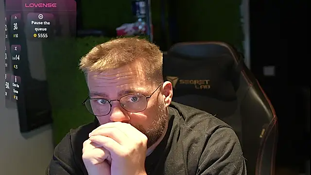 Snapshot of justinitt chatting on September 24, 3:37 pm justinitt online show from September 24, 3:37 pm