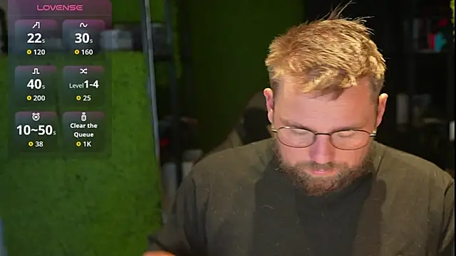 Snapshot of justinitt chatting on October 2, 10:33 am justinitt online show from October 2, 10:33 am