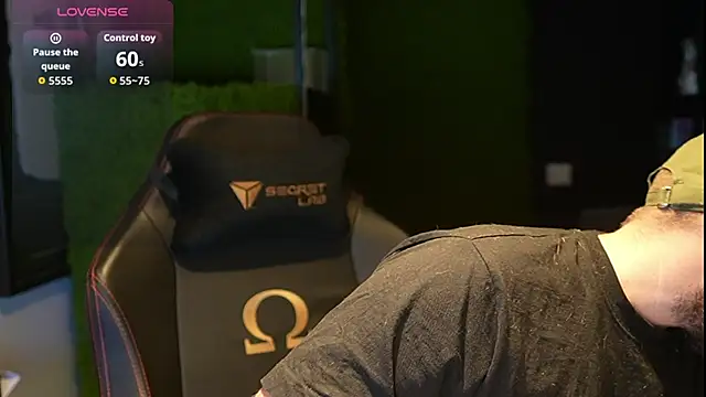 Snapshot of justinitt chatting on October 7, 9:17 am justinitt online show from October 7, 9:17 am