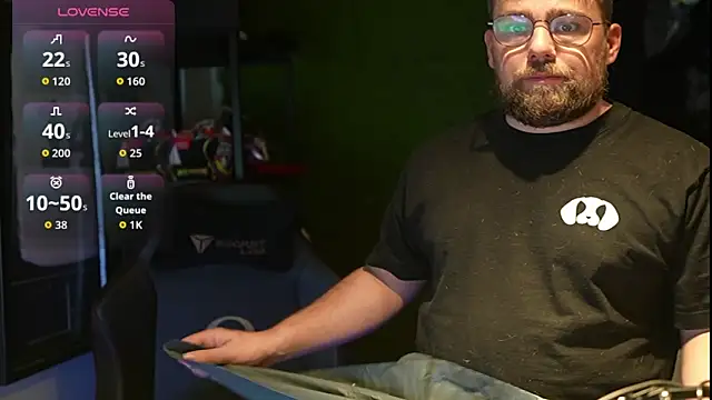 Snapshot of justinitt chatting on October 9, 8:12 am justinitt online show from October 9, 8:12 am