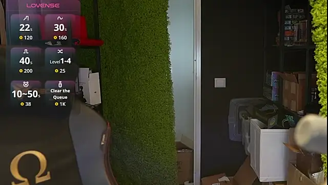 Snapshot of justinitt chatting on October 10, 12:26 pm justinitt online show from October 10, 12:26 pm