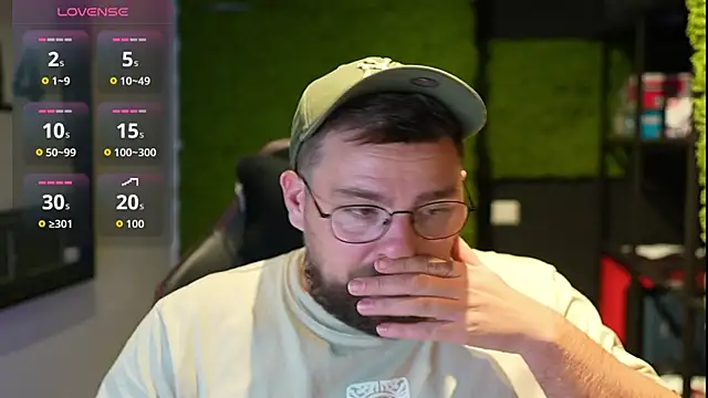 Snapshot of justinitt chatting on October 20, 8:31 pm justinitt online show from October 20, 8:31 pm