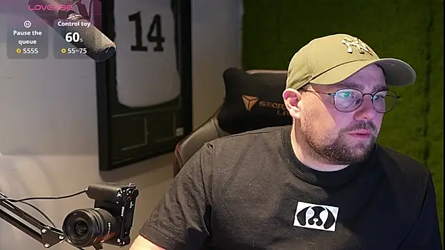 Snapshot of justinitt chatting on November 25, 7:52 am justinitt online show from November 25, 7:52 am