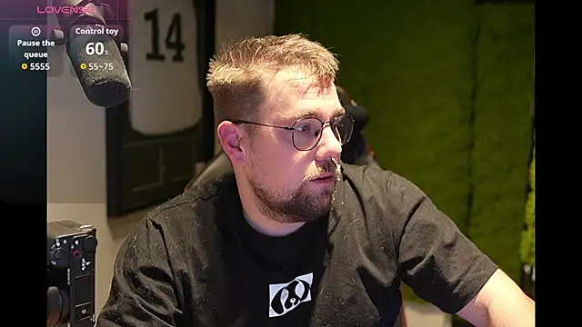 Snapshot of justinitt chatting on November 29, 11:02 am justinitt online show from November 29, 11:02 am