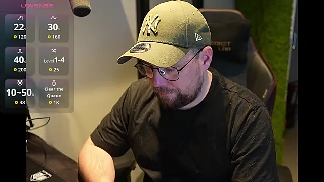 Snapshot of justinitt chatting on December 18, 9:48 am justinitt online show from December 18, 9:48 am