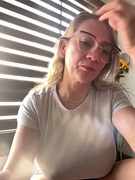 AtheneaRusell online show from December 19, 7:10 pm