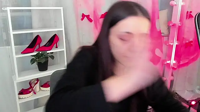 Snapshot of Sahara_Shields chatting on January 14, 10:27 am Sahara Shields online show from January 14, 10:27 am