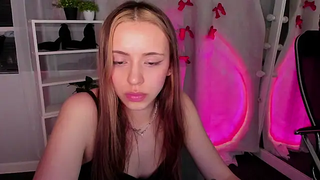 Snapshot of Sahara_Shields chatting on February 25, 4:31 pm Sahara Shields online show from February 25, 4:31 pm