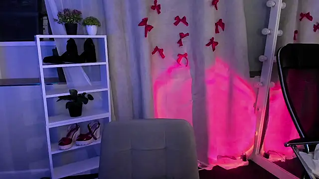 Snapshot of Sahara_Shields chatting on March 11, 4:40 pm Sahara Shields online show from March 11, 4:40 pm