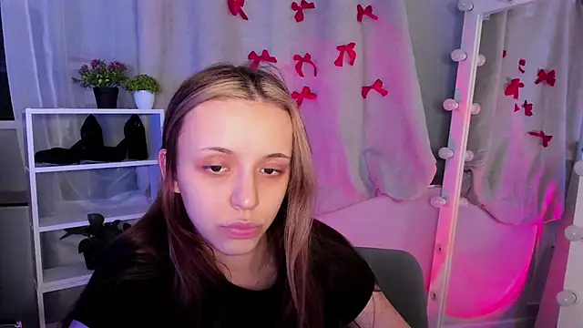 Snapshot of Sahara_Shields chatting on March 15, 9:19 am Sahara Shields online show from March 15, 9:19 am