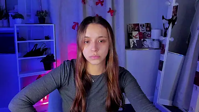 Snapshot of Sahara_Shields chatting on September 10, 10:04 am Sahara Shields online show from September 10, 10:04 am