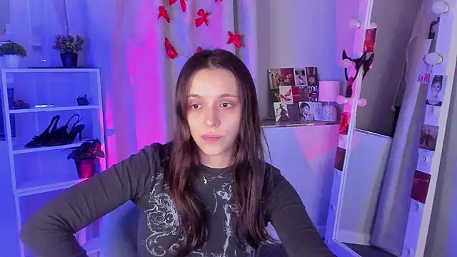 Snapshot of Sahara_Shields chatting on September 14, 10:36 am Sahara Shields online show from September 14, 10:36 am