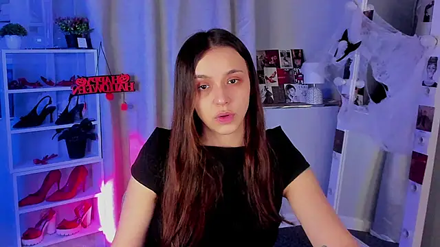 Snapshot of Sahara_Shields chatting on October 29, 10:17 am Sahara Shields online show from October 29, 10:17 am