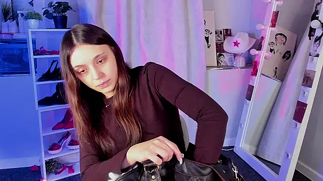 Snapshot of Sahara_Shields chatting on November 24, 10:04 am Sahara Shields online show from November 24, 10:04 am