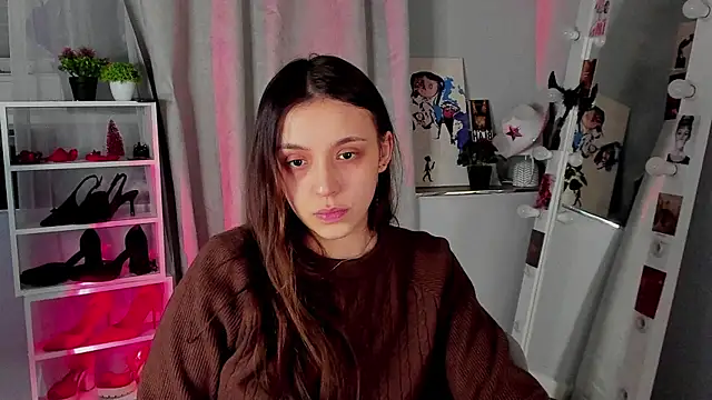 Snapshot of Sahara_Shields chatting on December 19, 10:44 am Sahara Shields online show from December 19, 10:44 am