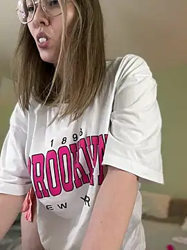 Snapshot of Kiss_My_Body chatting on January 27, 7:13 pm Kiss My Body online show from January 27, 7:13 pm