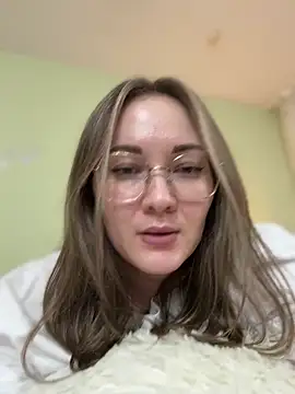 Snapshot of Kiss_My_Body chatting on January 27, 10:16 pm Kiss My Body online show from January 27, 10:16 pm