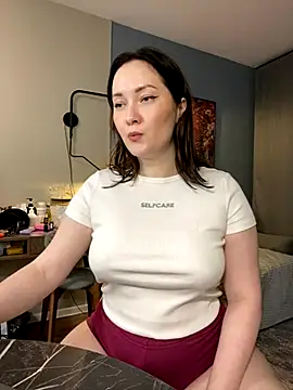 Kiss My Body online show from November 9, 6:39 pm