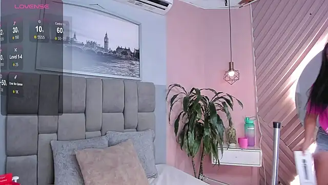 janna lopez  online show from November 21, 11:20 am