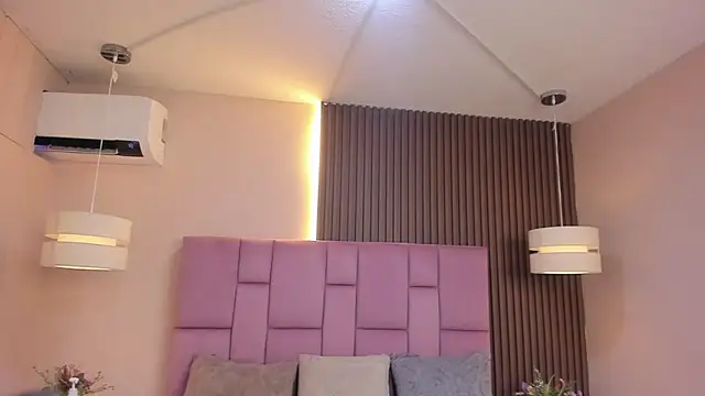 janna lopez  online show from November 23, 6:24 am