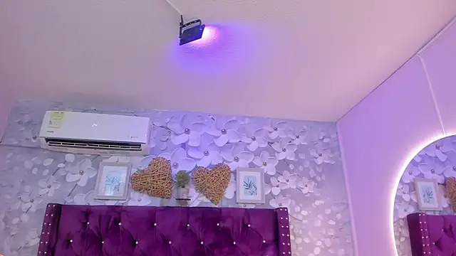 janna lopez  online show from November 30, 11:47 am