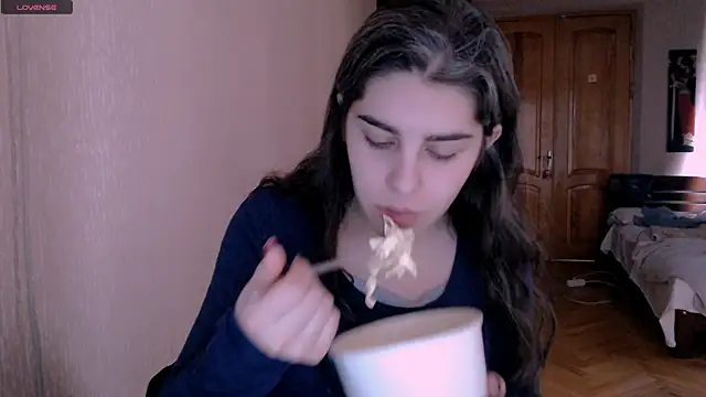 Snapshot of _Roselina_ chatting on February 8, 7:15 am Roselina online show from February 8, 7:15 am