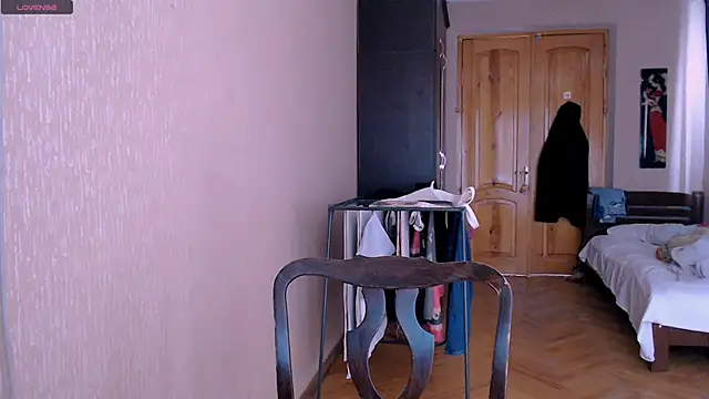 Snapshot of _Roselina_ chatting on February 9, 9:16 am Roselina online show from February 9, 9:16 am