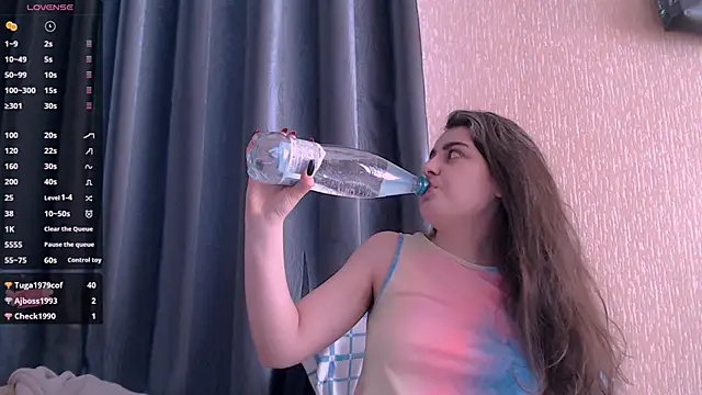 Snapshot of _Roselina_ chatting on February 15, 10:44 am Roselina online show from February 15, 10:44 am