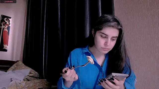 Snapshot of _Roselina_ chatting on February 19, 8:12 am Roselina online show from February 19, 8:12 am