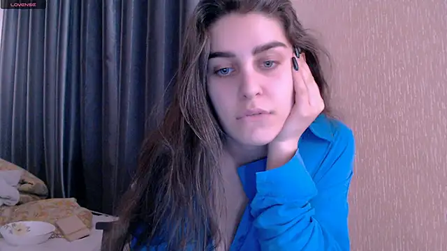 Snapshot of _Roselina_ chatting on February 19, 11:17 am Roselina online show from February 19, 11:17 am