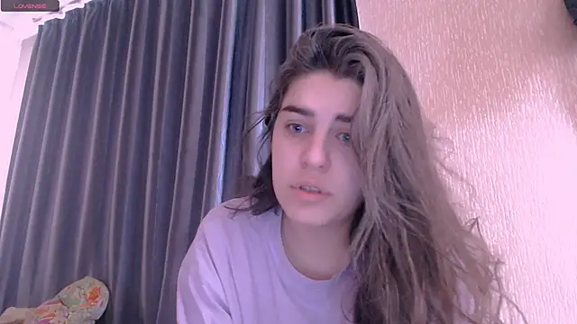 Snapshot of _Roselina_ chatting on February 26, 6:58 am Roselina online show from February 26, 6:58 am