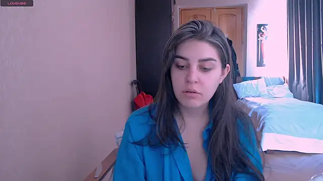 Snapshot of _Roselina_ chatting on March 13, 6:16 am Roselina online show from March 13, 6:16 am