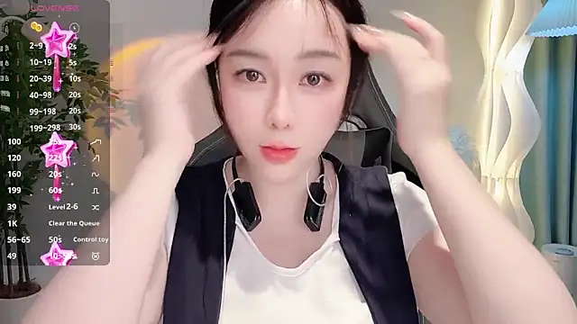Snapshot of Alano-01 chatting on June 6, 9:25 am Alano-01 online show from June 6, 9:25 am