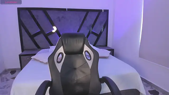 Snapshot of MattThompsonn chatting on November 11, 8:09 pm MattThompsonn online show from November 11, 8:09 pm