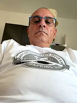 Snapshot of sempreilmio2 chatting on September 18, 12:18 pm sempreilmio2 online show from September 18, 12:18 pm